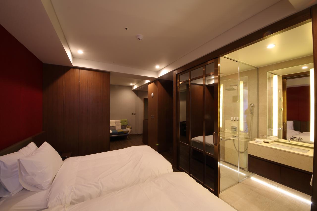 Benikea The H Hotel Hwaseong Номер фото